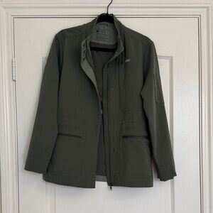 Figs women’s Page Scrub Jacket in Moss